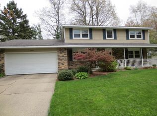 16242 Suffolk Dr, Spring Lake, MI 49456