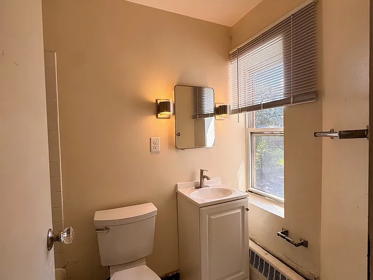 427 4th St SE #306 — Photo 9