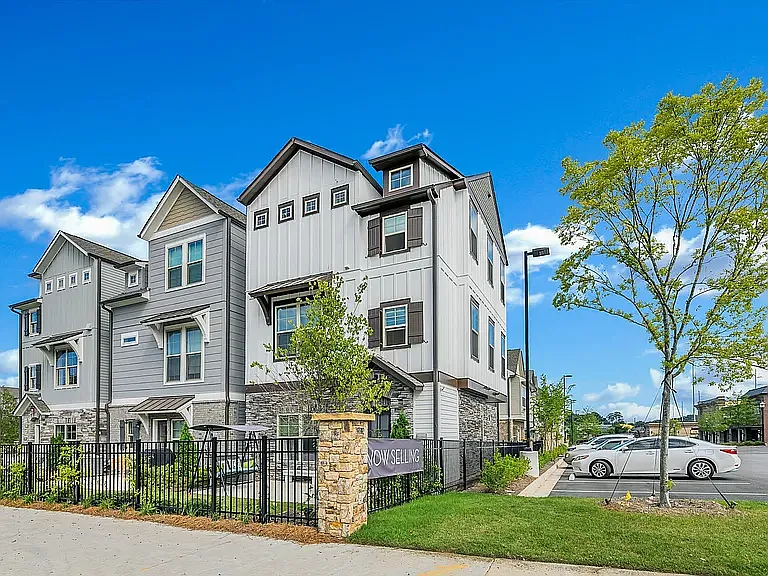 3 bed, 2108 sqft, $3,200 — Photo 3