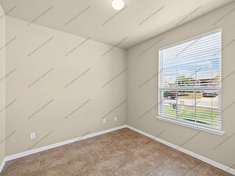 7605 Hickman St — Photo 15