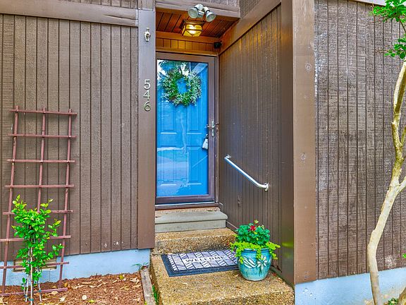 3rd image of 546 Doral Country Dr