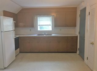 7 Batten St, Webster, MA 01570