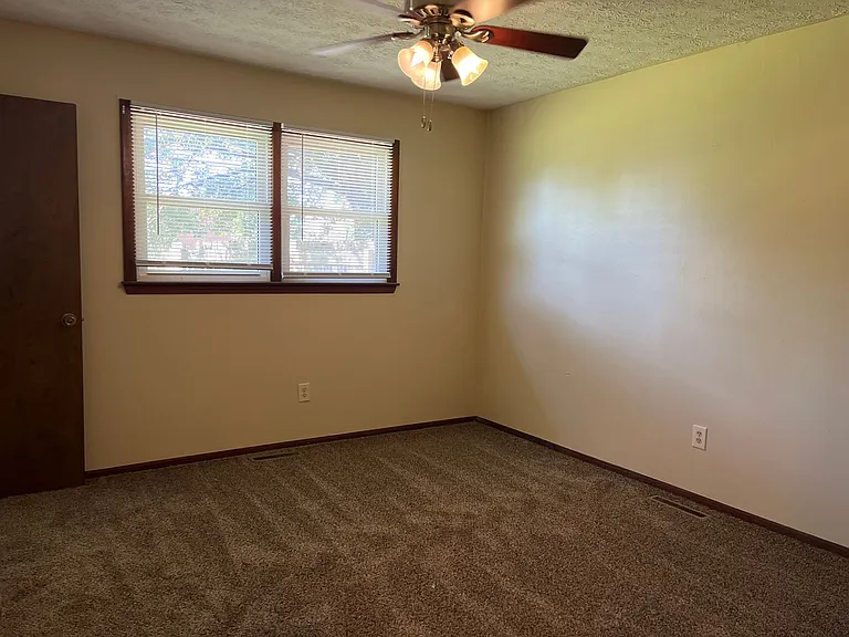 2935 S Roanoke Ave — Photo 14