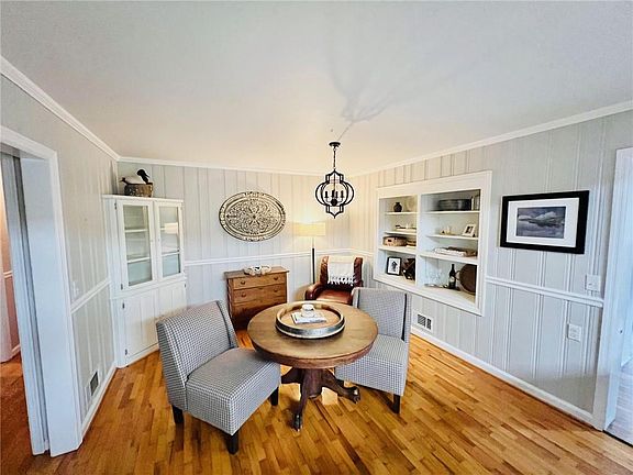 4th image of 945 Jones Mill Rd