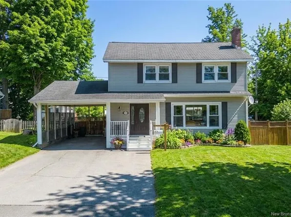 204 Willow Ave, Fredericton, NB E3A 2E4