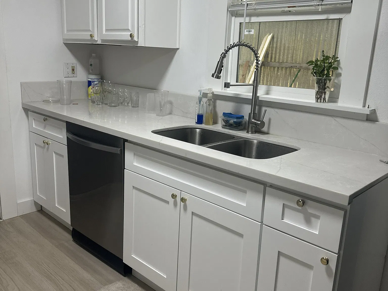 2 bed, 936 sqft, $1,900 — Photo 2