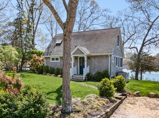 28 Robins Ln, Southampton, NY 11968