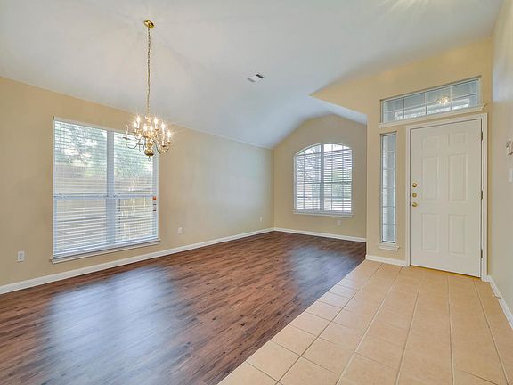 3rd image of 109 Plumbago Dr