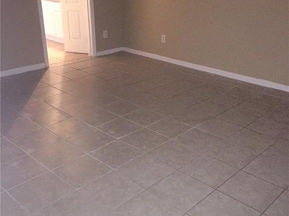 3rd image of 3102 NE 6th Pl
