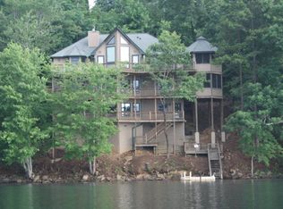 864 Island Dr, Lake Santeetlah, NC 28771