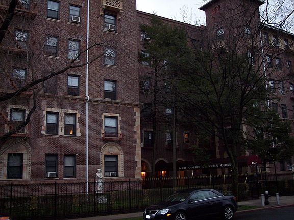 Great Building in Wonderful Neighborhood