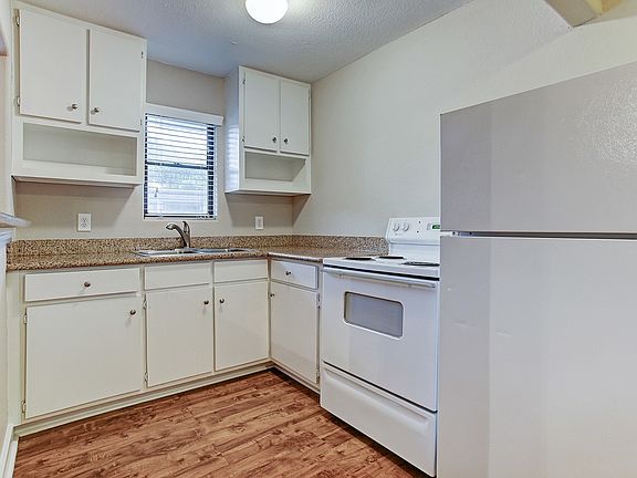 2nd image of 405 Hawthorne St APT 10