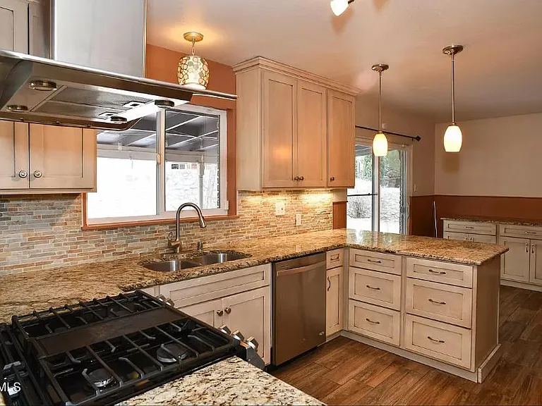 220 Stratus Rd — Photo 11