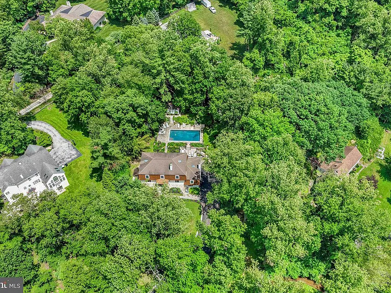 482 Gypsy Ln — Photo 38