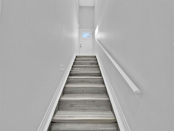 5th image of 3549 Peter St #2