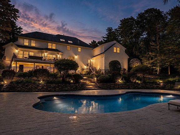 3rd image of 2 Eden Cir