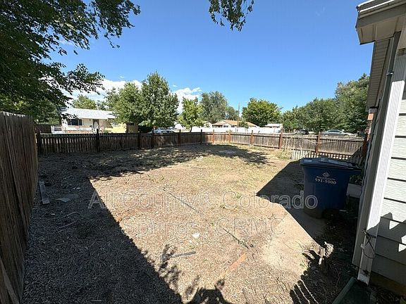 4th image of 907 E 2nd St