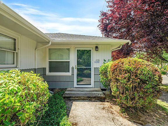 3rd image of 1026 SE Nehalem St