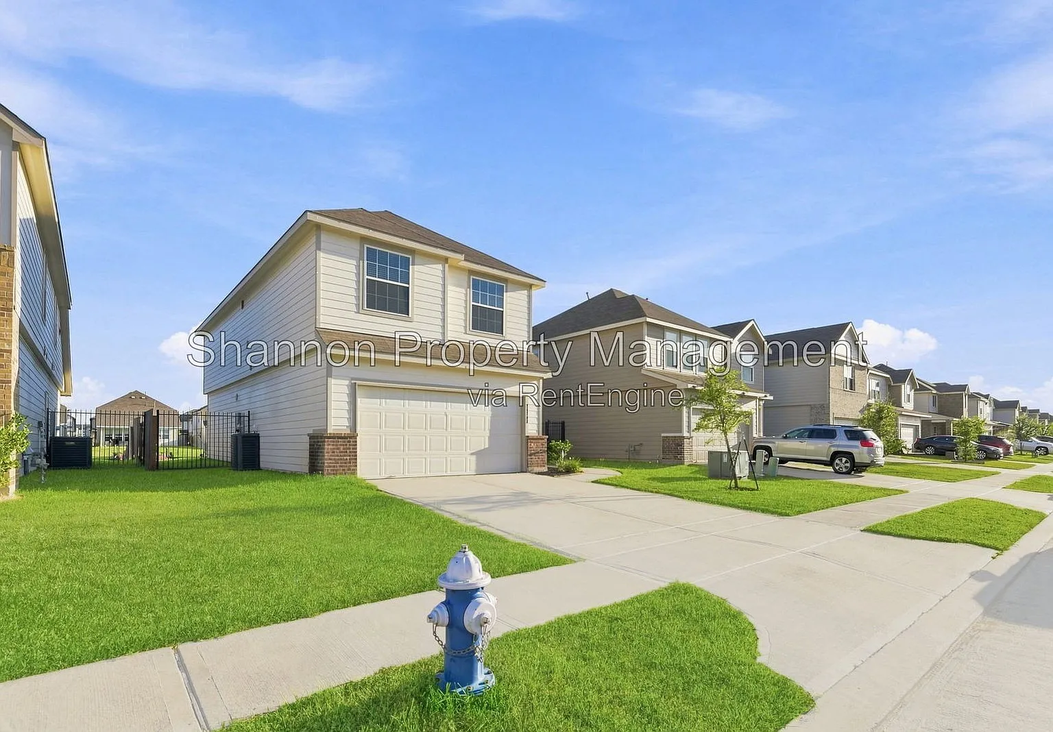 4 bed, 2.5 bath, 1984 sqft, $2,300 — Photo 2