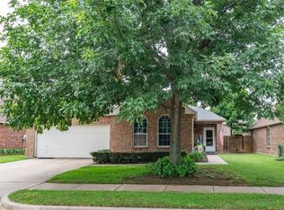 1952 Creek Crossing Dr, Justin, TX 76247