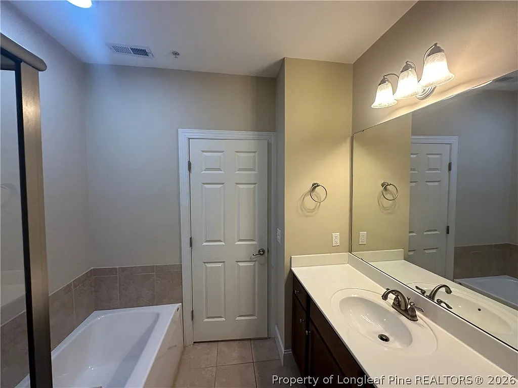 2 bed, 2.0 bath, 1410 sqft, $1,600 — Photo 4