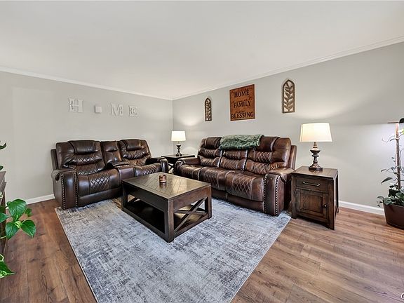 4th image of 4152 Lucan Rd