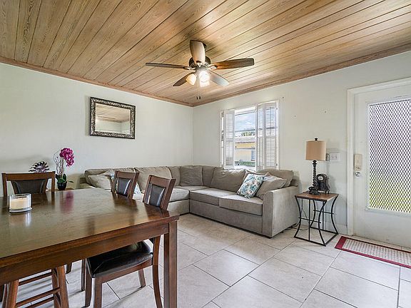 Home For Sale In GROVE