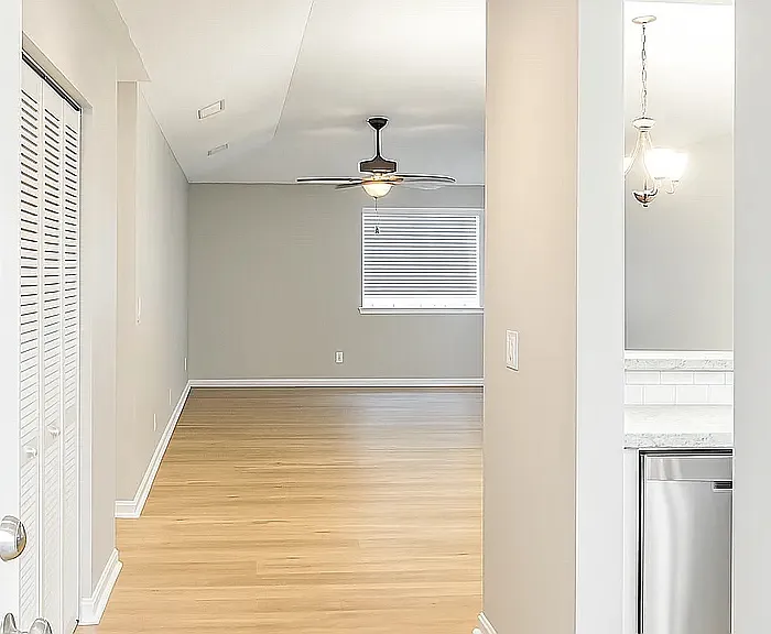 604 Battery Ln — Photo 5