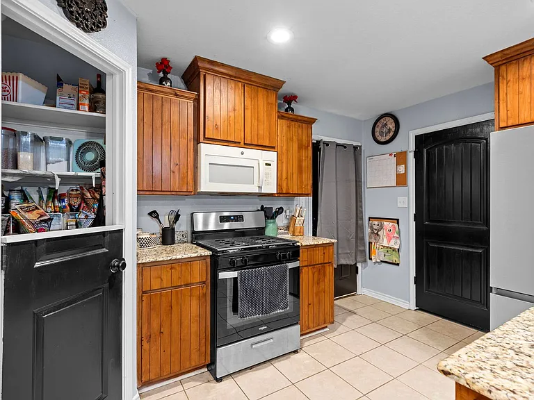 70 Sue Ann Dr — Photo 10