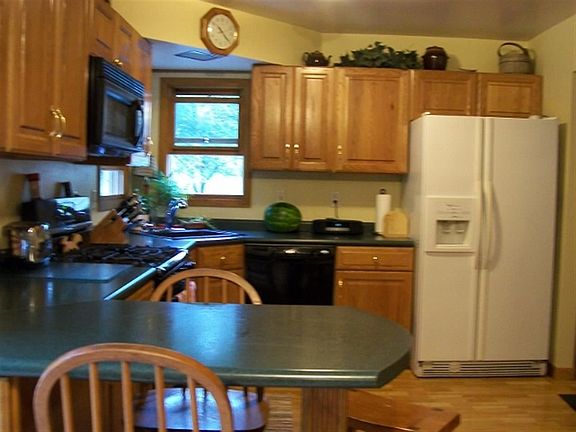 2nd image of 817 W Magnetic St