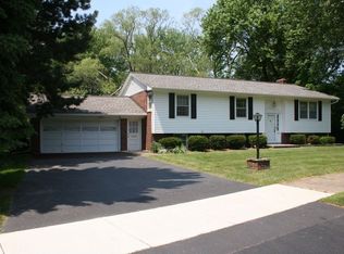 465 Ellinwood Dr, Rochester, NY 14622