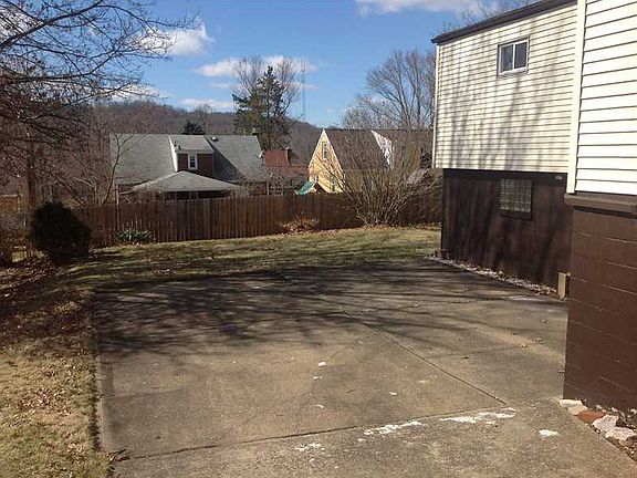 4th image of 228 E Fairmont Ave