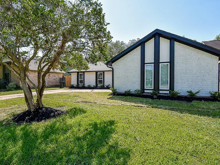 2835 Colony Dr — Photo 33