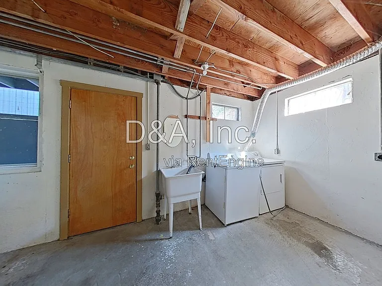 731 NW 15th St — Photo 9
