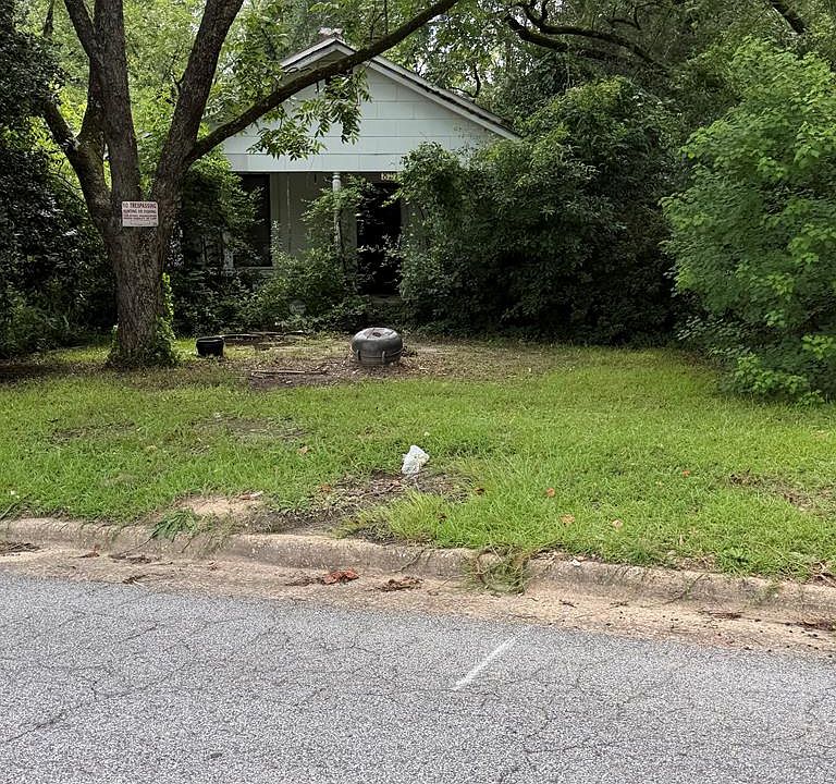 1st image of 827 Dogwood Dr