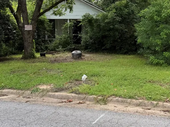 827 Dogwood Dr, Columbus, GA 31907