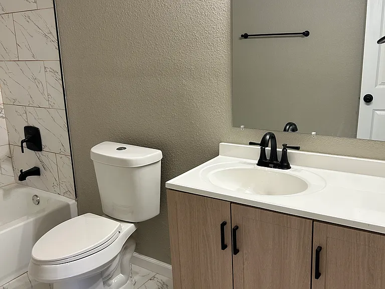 2815 Hedgerow Dr — Photo 14