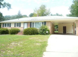 724 Country Club Dr, Fayetteville, NC 28311
