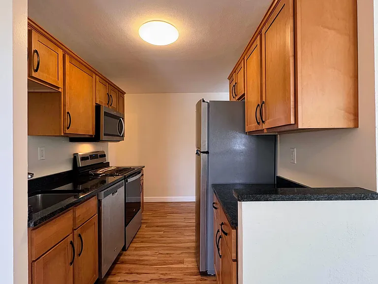 405 6th Ave SE #309 — Photo 2