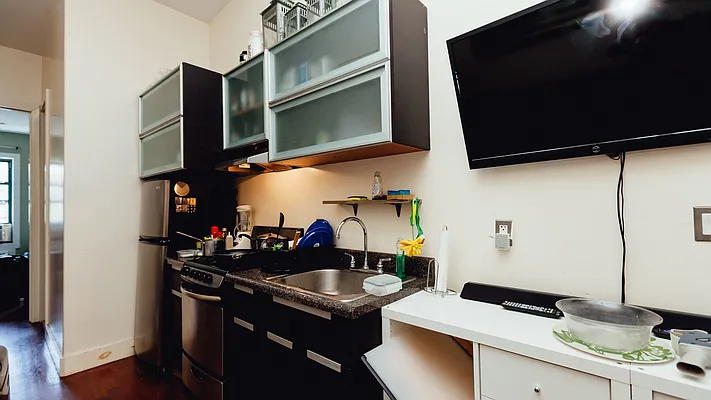 Rented by Nooklyn NYC LLC | media 18