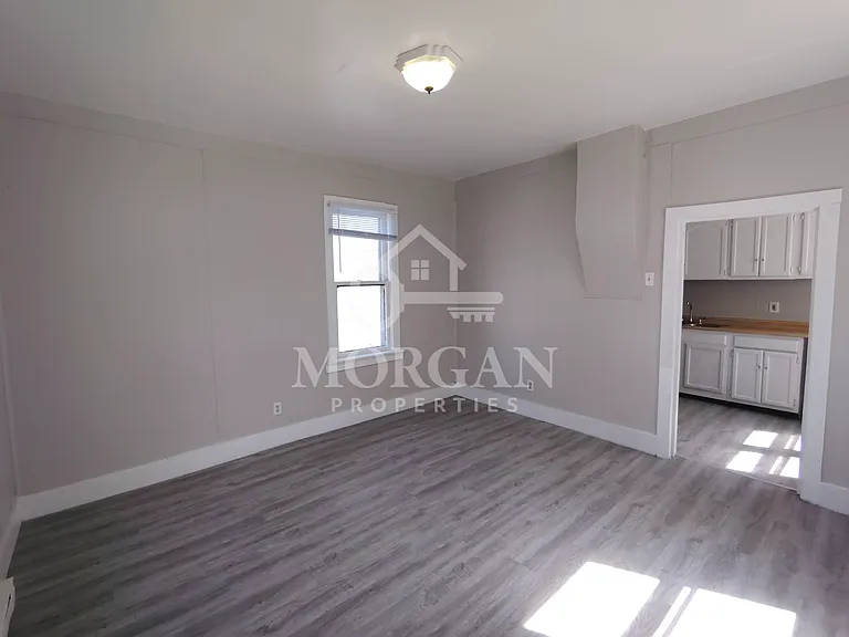 1627 W 6th St — Photo 2
