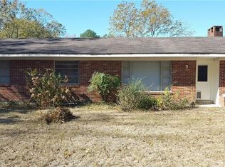 117 Out A Way Ln, Wetumpka, AL 36092