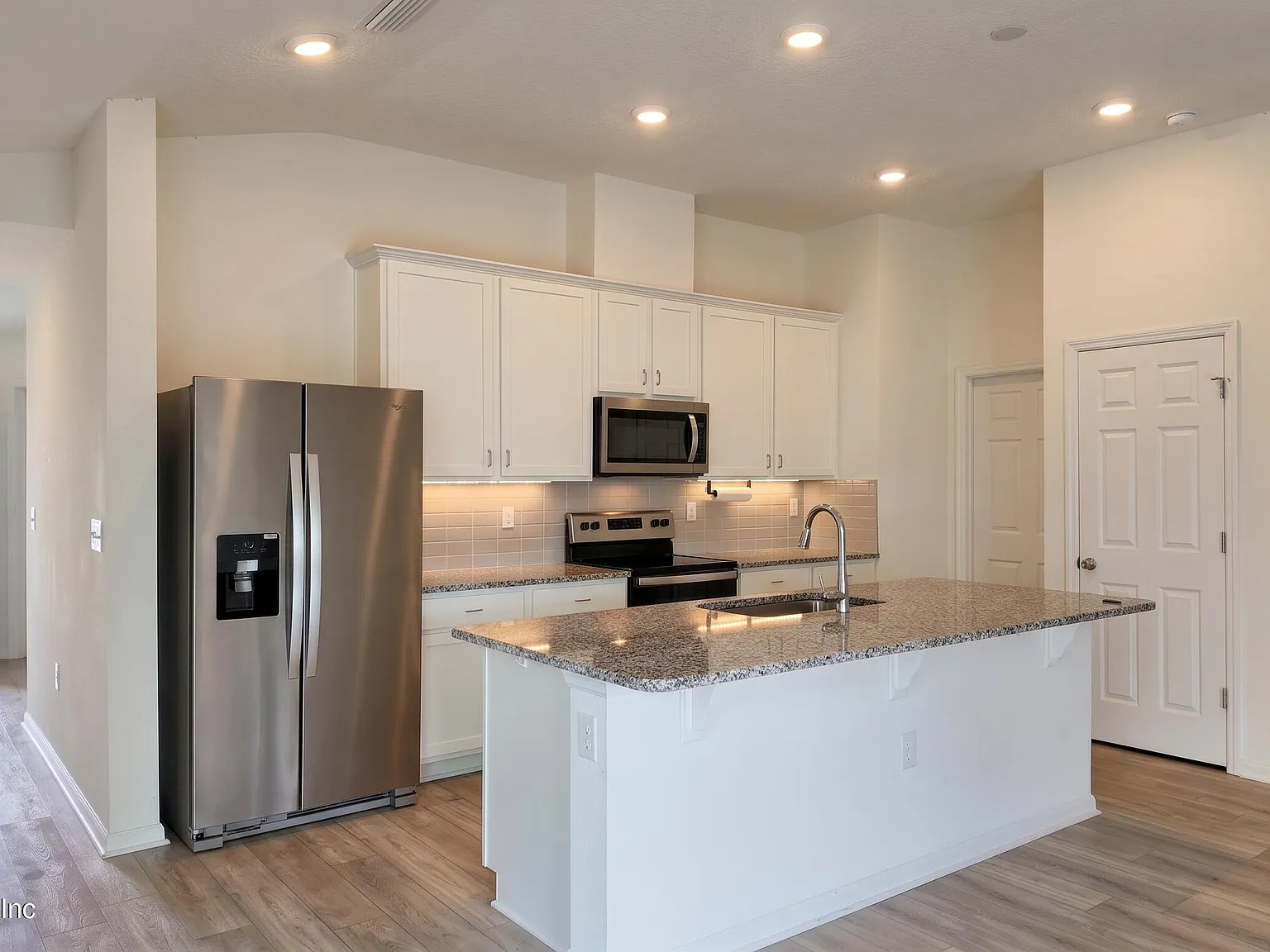 3 bed, 2.0 bath, 1648 sqft, $2,000 — Photo 3