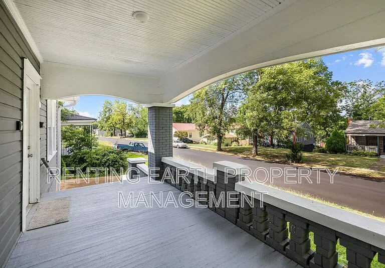 1136 15th St SW — Photo 4
