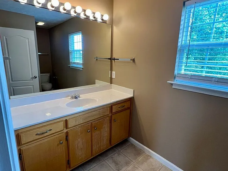 453 Drexel Ct — Photo 21