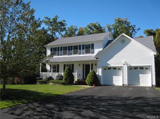 34 Old Hemlock Dr, New Windsor, NY 12553