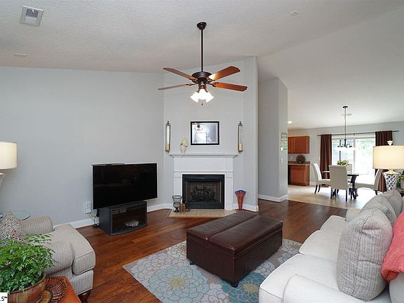 5th image of 6 Summerdale Dr
