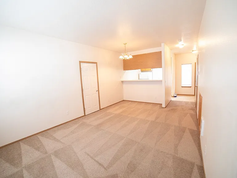 370 N Douglas St — Photo 4