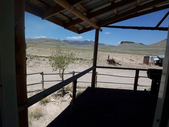 2nd image of 1065 Circle Mesa Dr