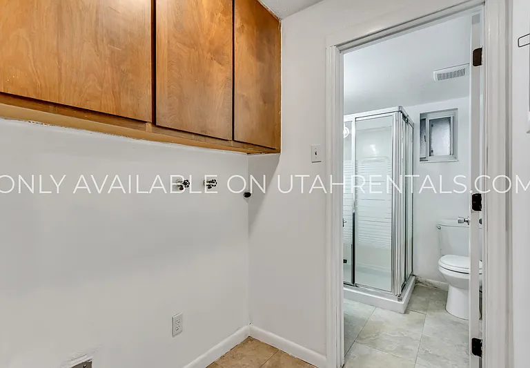 398 W State St — Photo 9